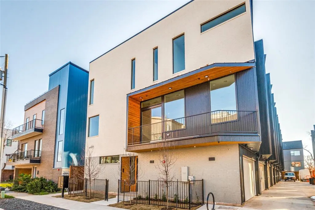 426 W 9th Street #104