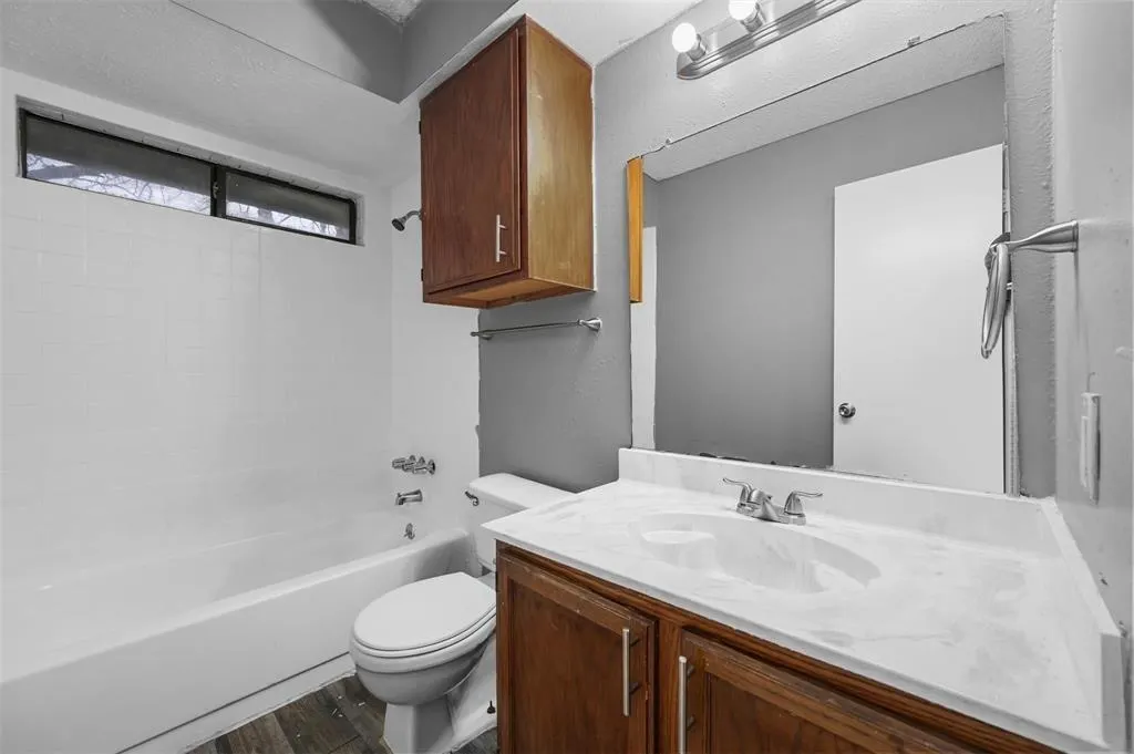 1504 E 15th Street #18