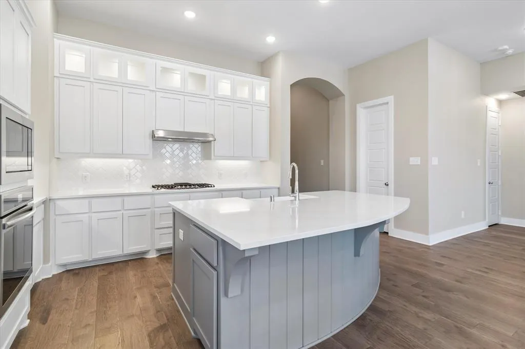 1704 White Snowberry Lane