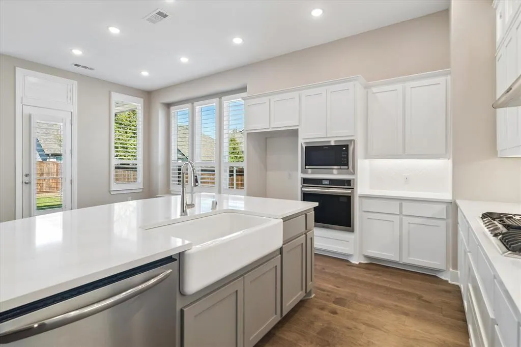 1704 White Snowberry Lane
