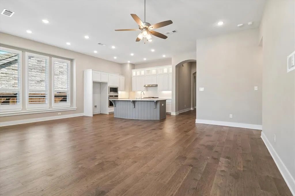 1704 White Snowberry Lane