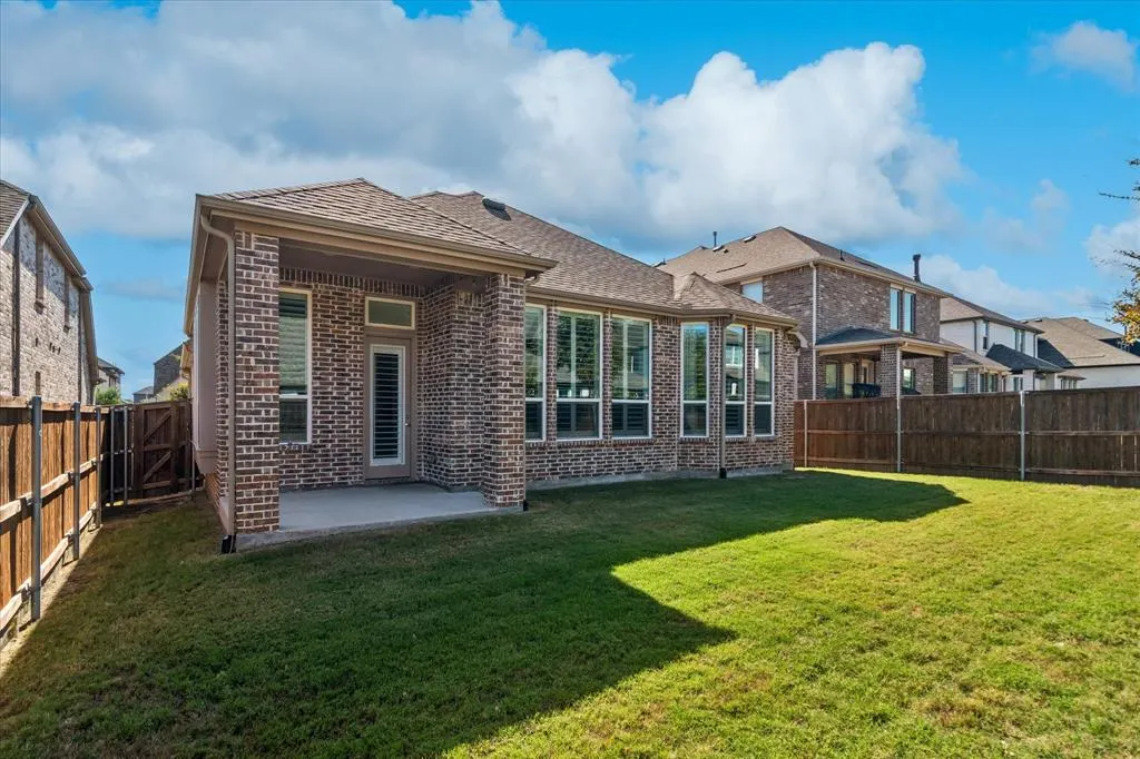 1704 White Snowberry Lane