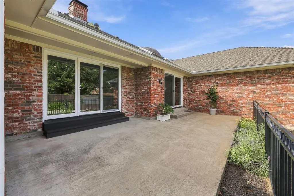 9501 Windy Knoll Drive