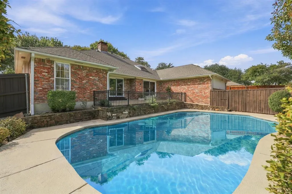 9501 Windy Knoll Drive