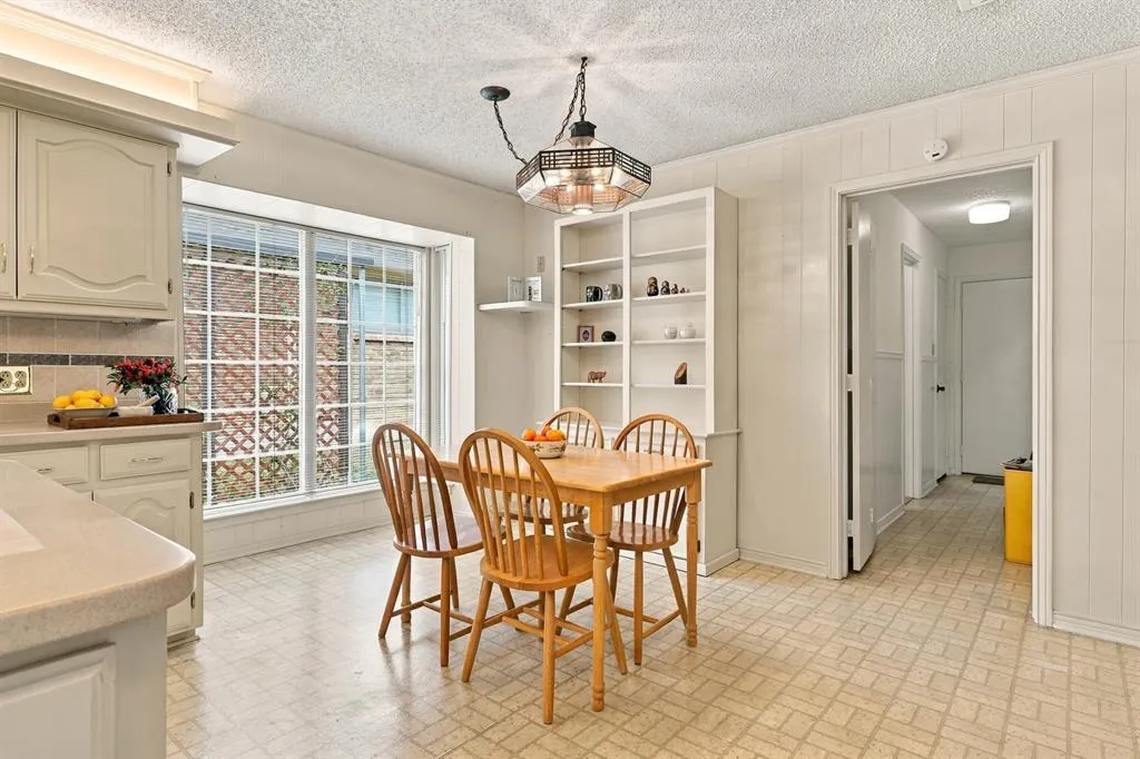 9501 Windy Knoll Drive