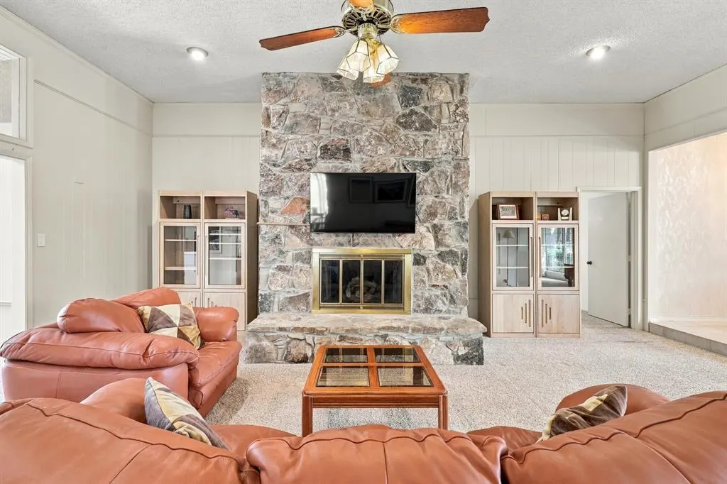 9501 Windy Knoll Drive