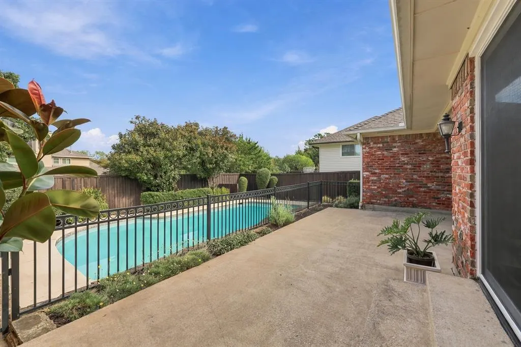 9501 Windy Knoll Drive