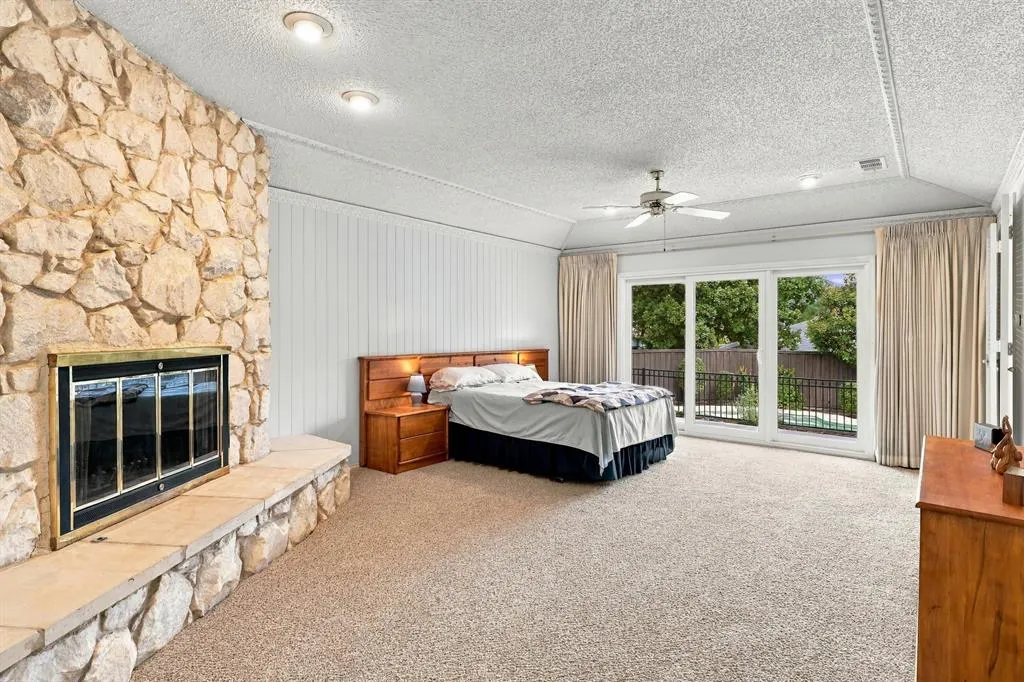9501 Windy Knoll Drive