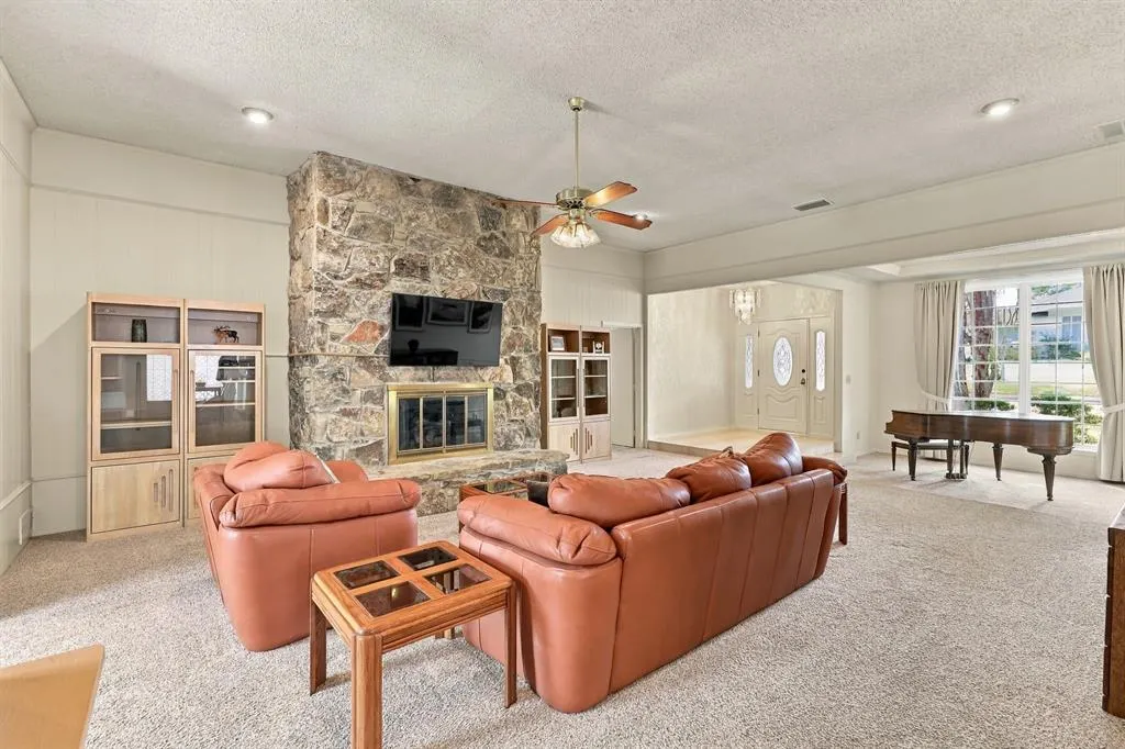 9501 Windy Knoll Drive