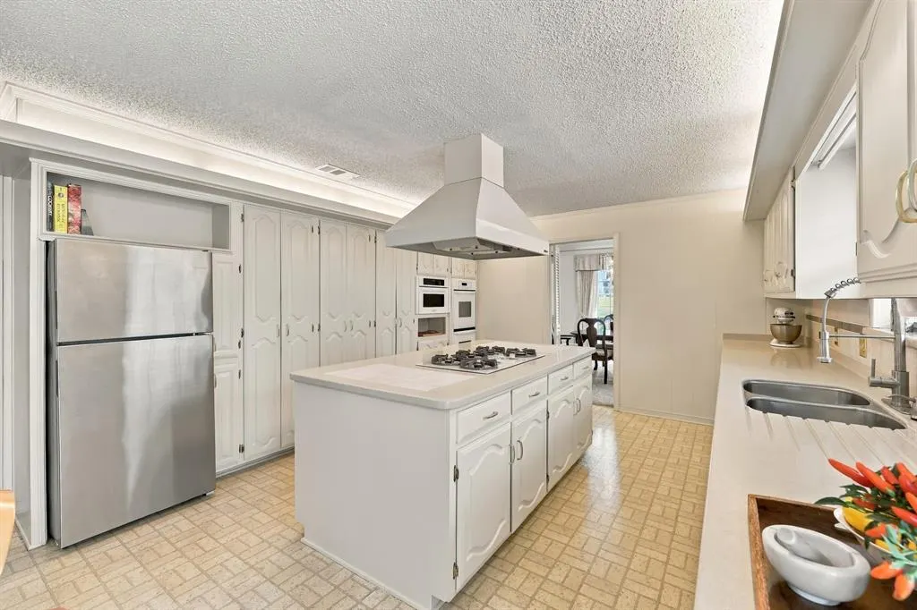 9501 Windy Knoll Drive