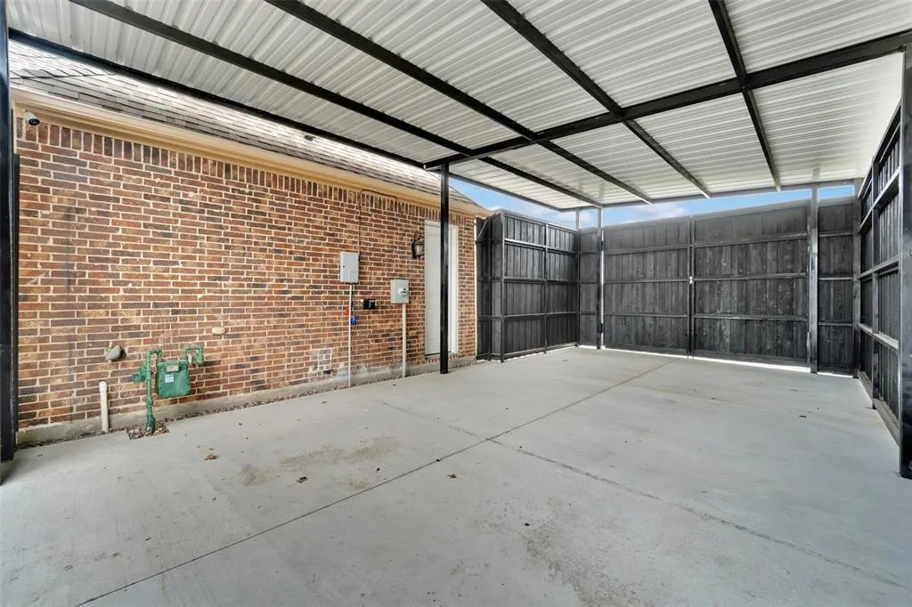 2600 W Hendrix Avenue
