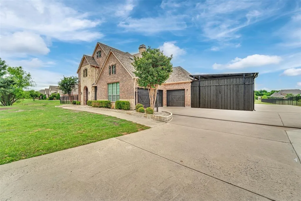 2600 W Hendrix Avenue