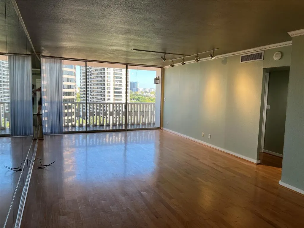 3701 Turtle Creek Boulevard #12C