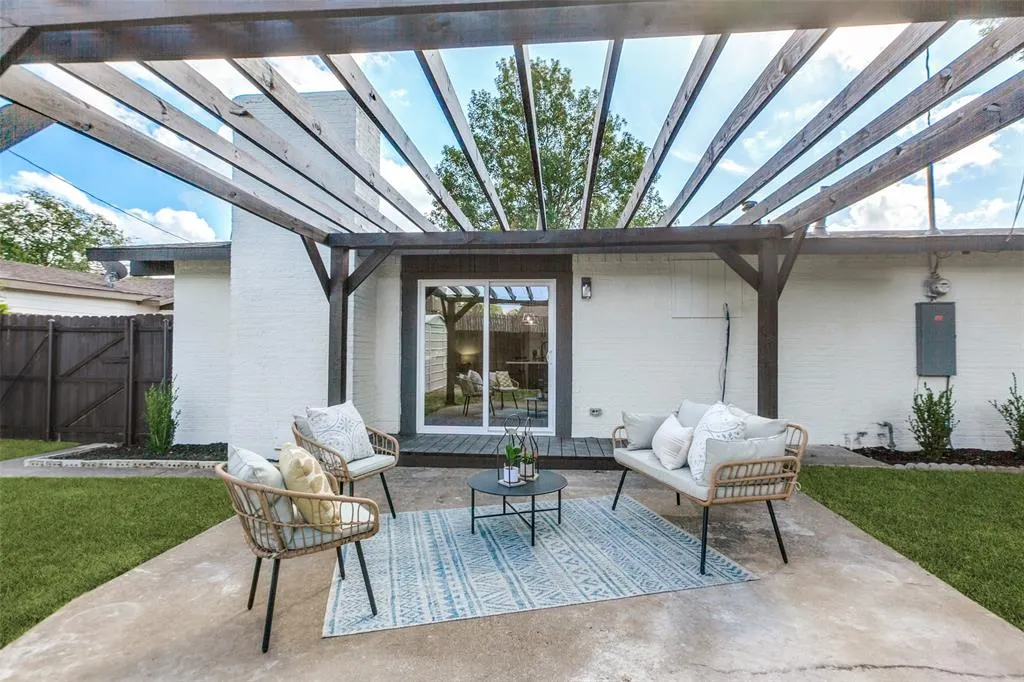 828 Melrose Drive