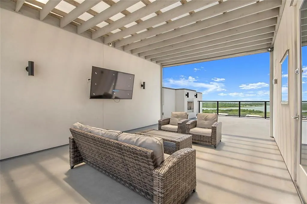 4944 Blaynes View