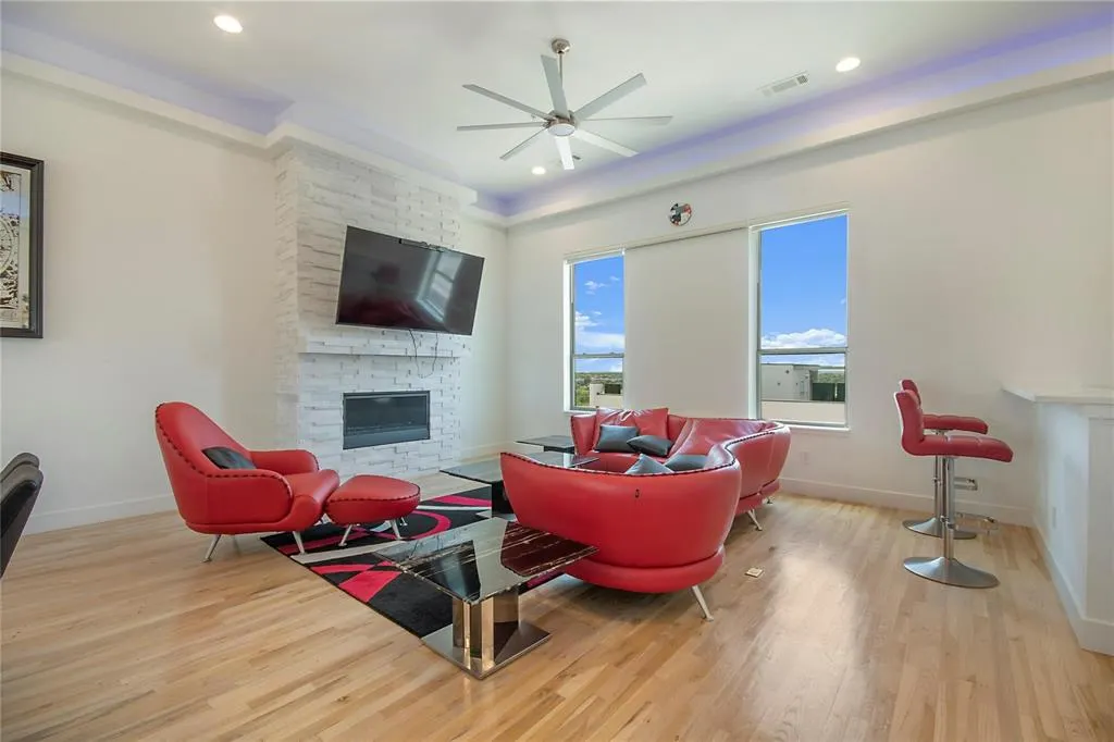 4944 Blaynes View
