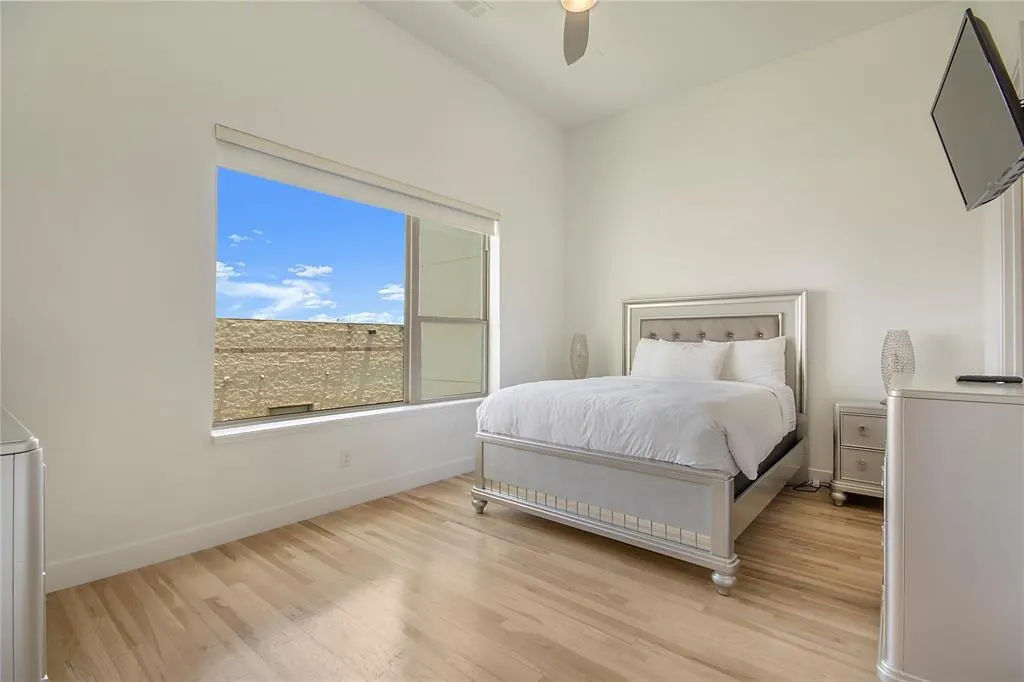 4944 Blaynes View