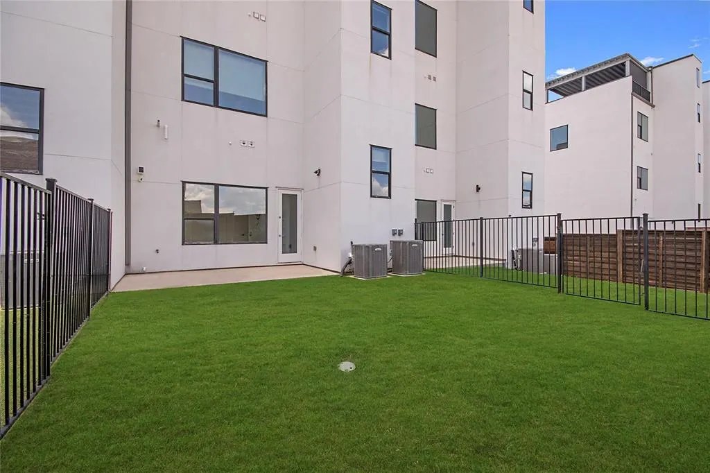4944 Blaynes View