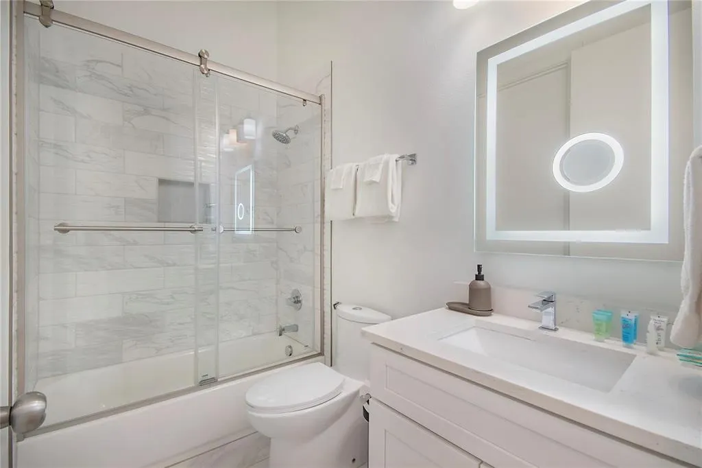 4944 Blaynes View
