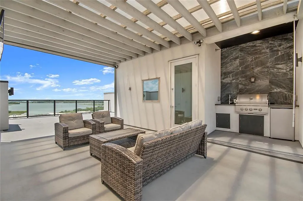 4944 Blaynes View
