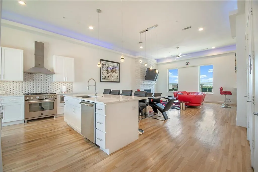 4944 Blaynes View