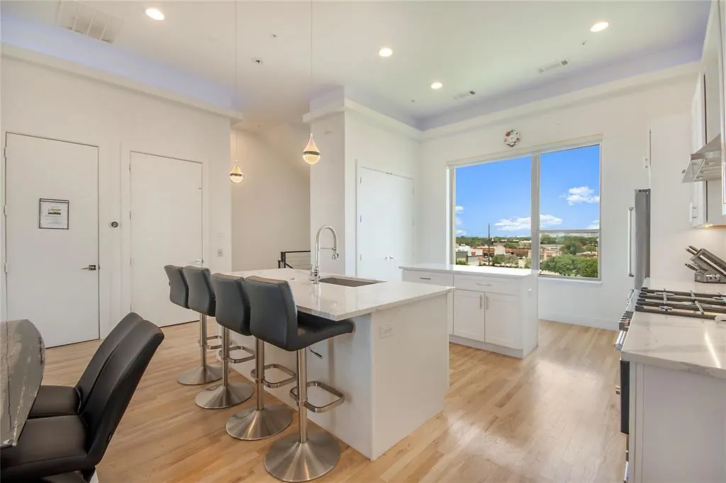 4944 Blaynes View