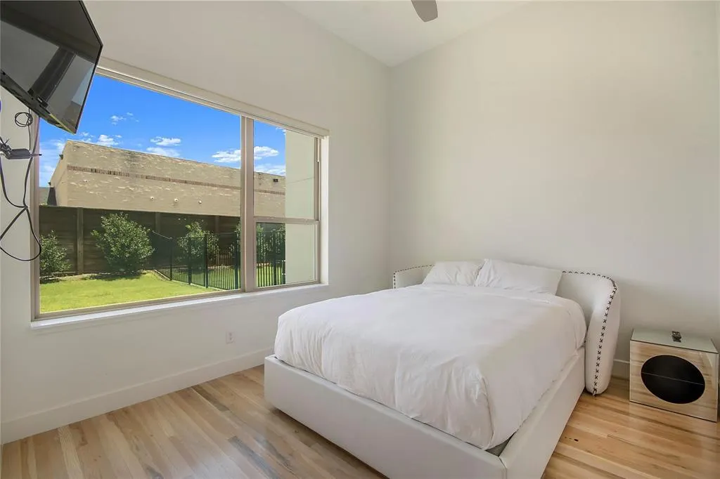 4944 Blaynes View