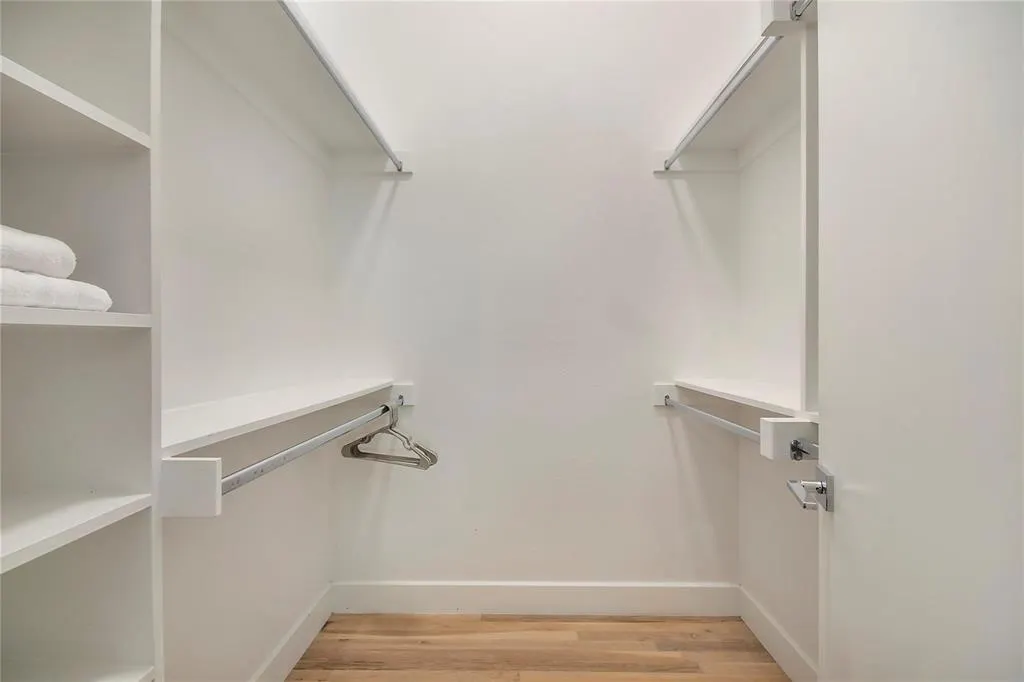 4944 Blaynes View