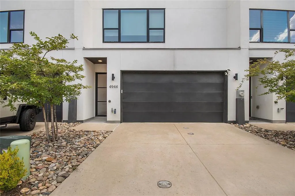 4944 Blaynes View