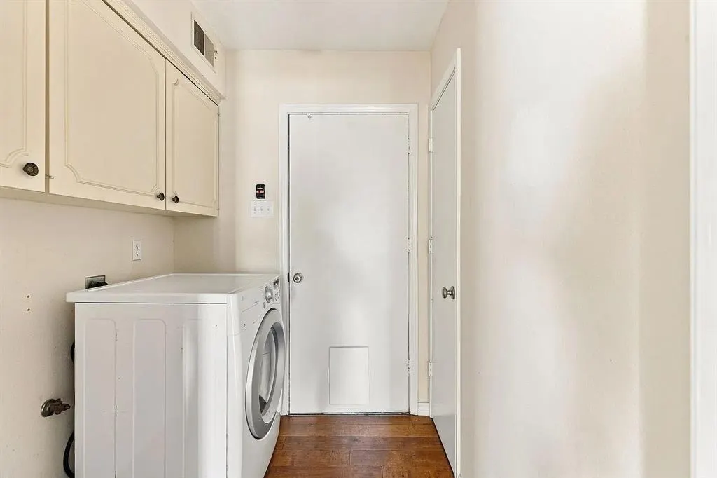 4015 Myerwood Lane