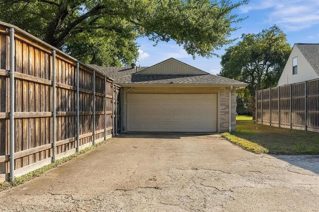 4015 Myerwood Lane