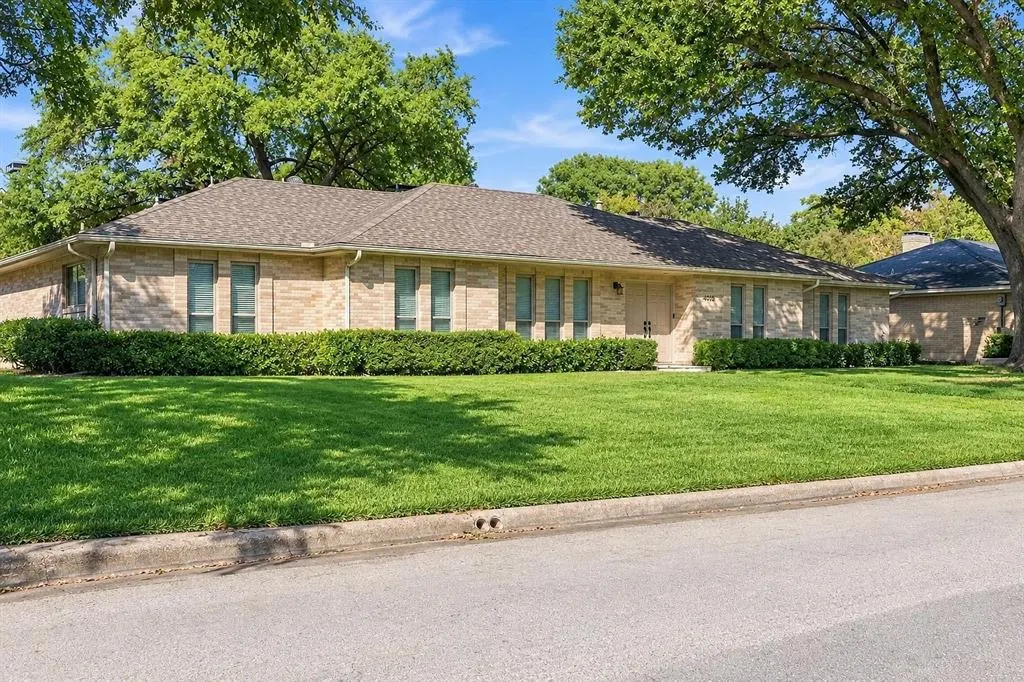 4015 Myerwood Lane