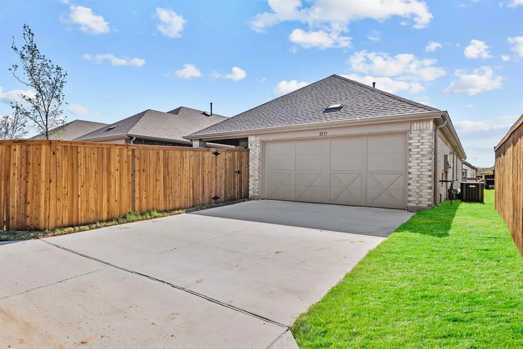 2537 Pikes Peak Way