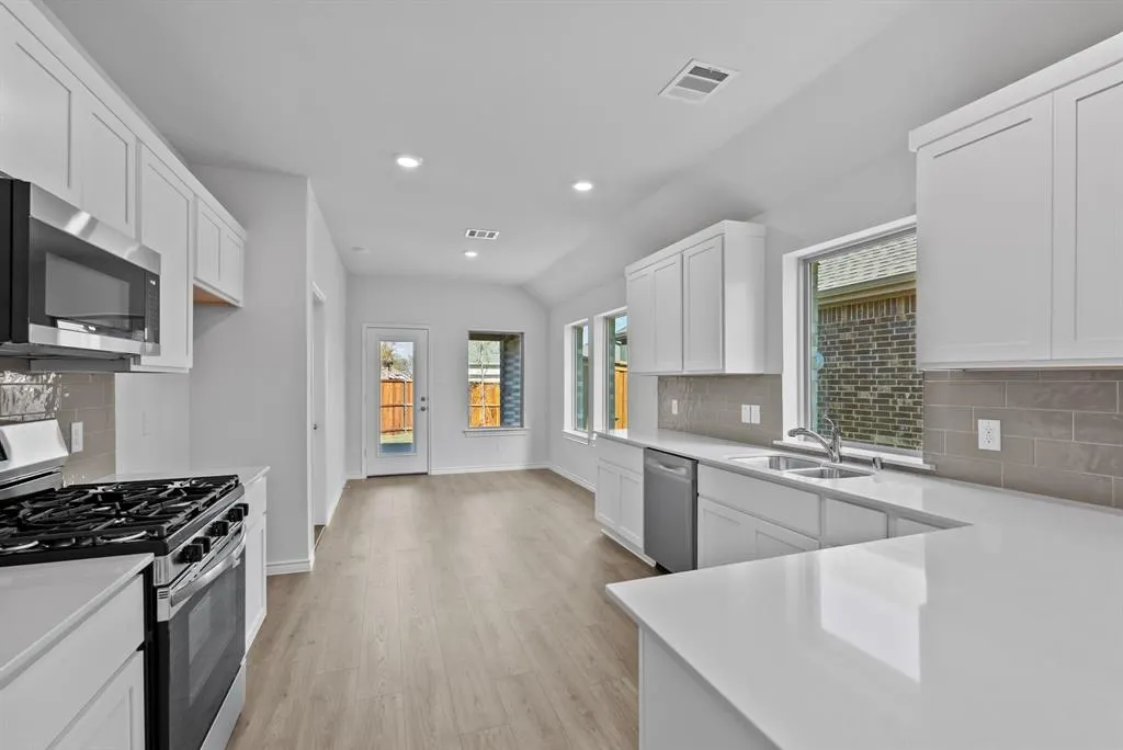 2537 Pikes Peak Way
