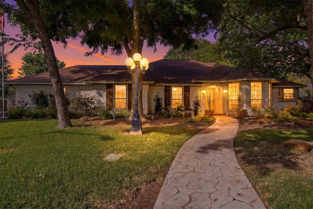 5308 Dixie Circle