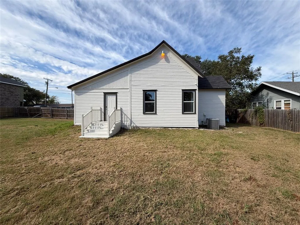 300 N Friou Street