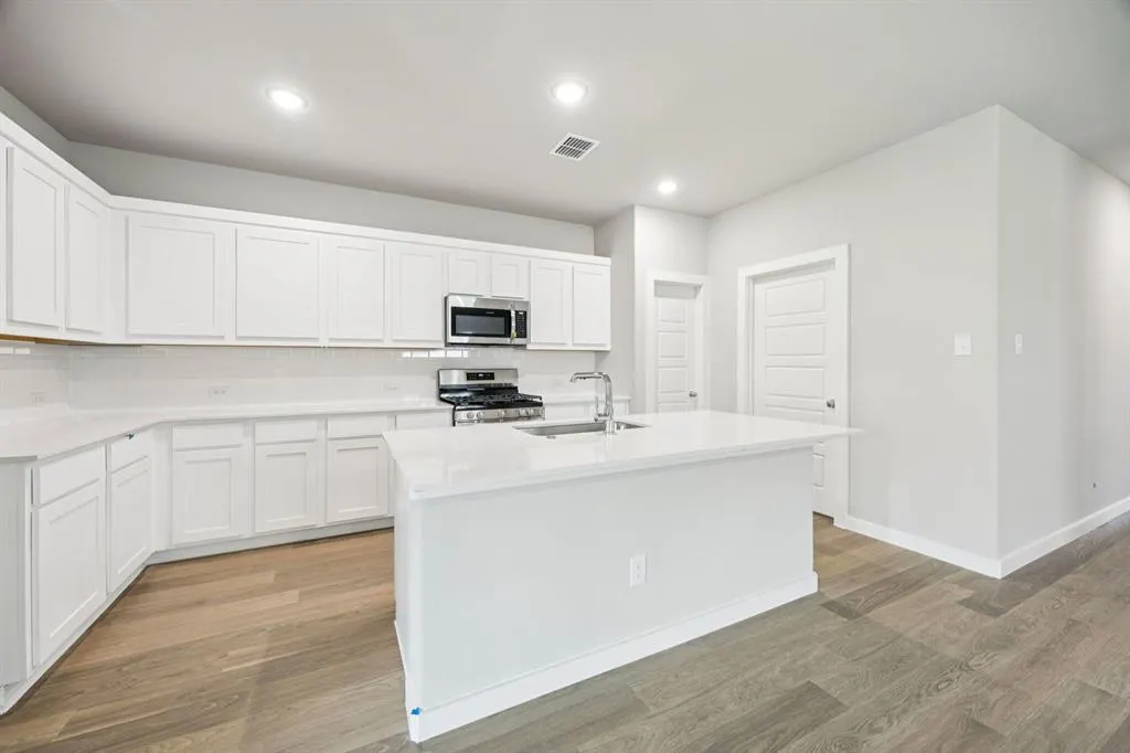 8012 Kingfisher Road