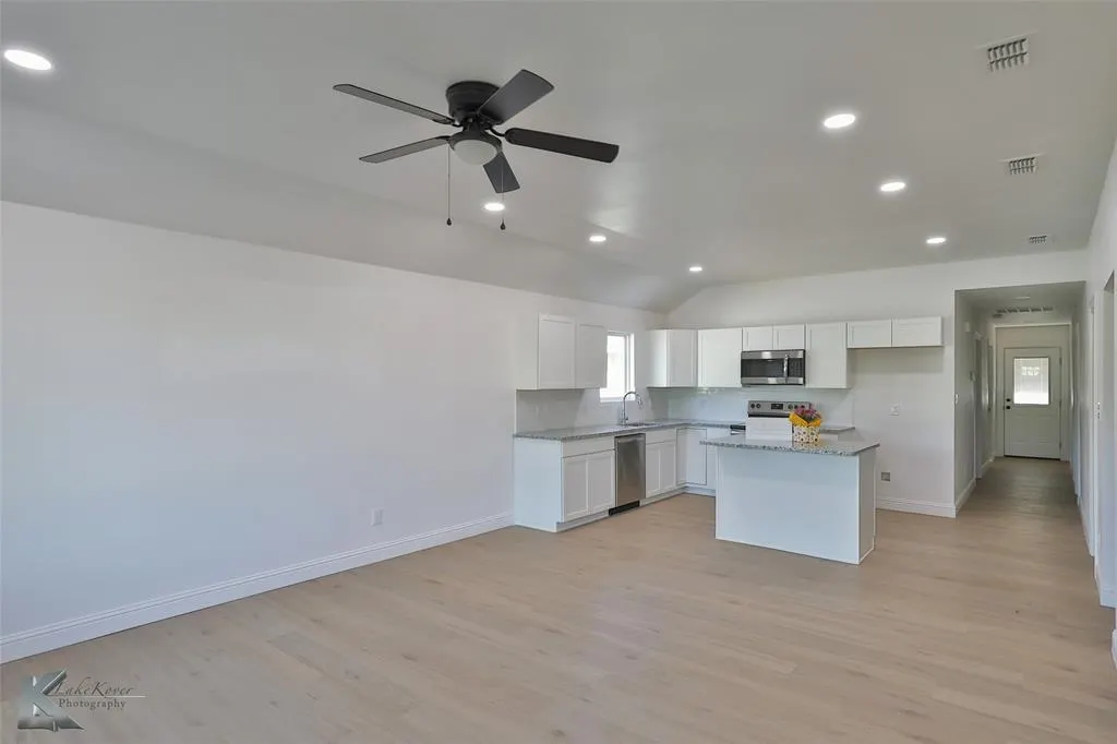 2529 Bel Air