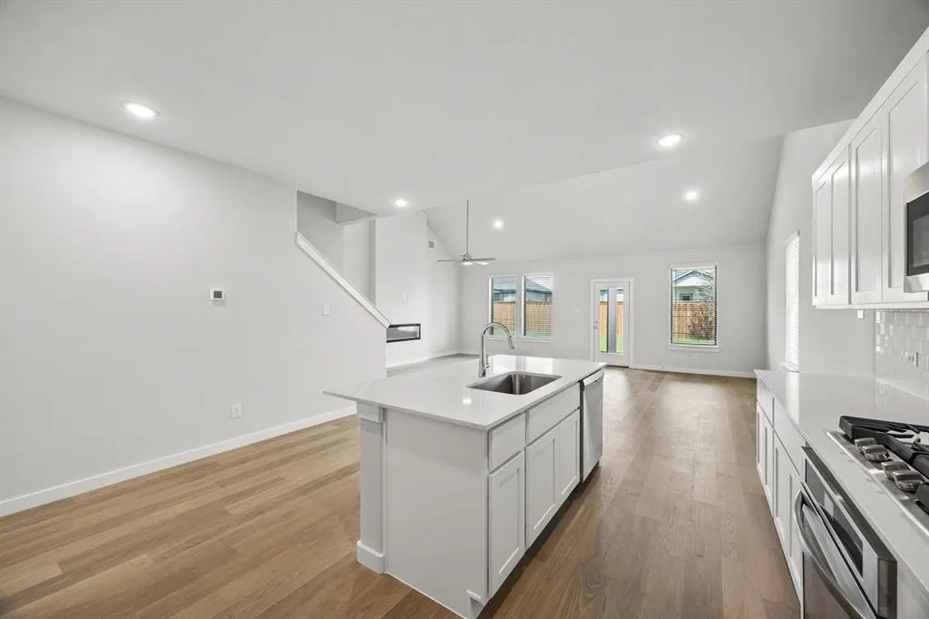 1301 Rosaderos Road