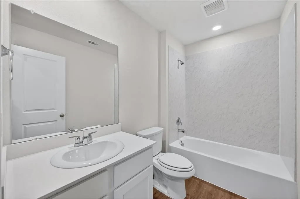 3918 Applewood Trail