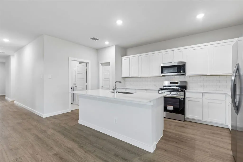 805 Edgehurst Drive