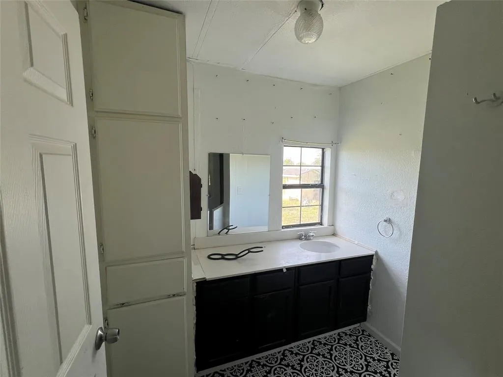 111 County Road 877