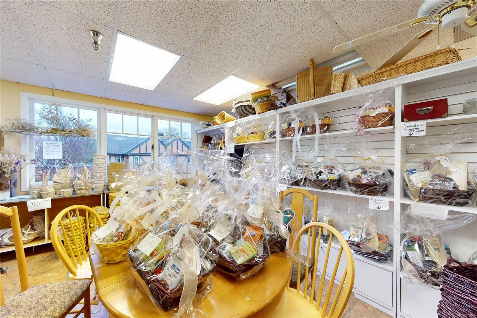 2187 Oak Bay Ave