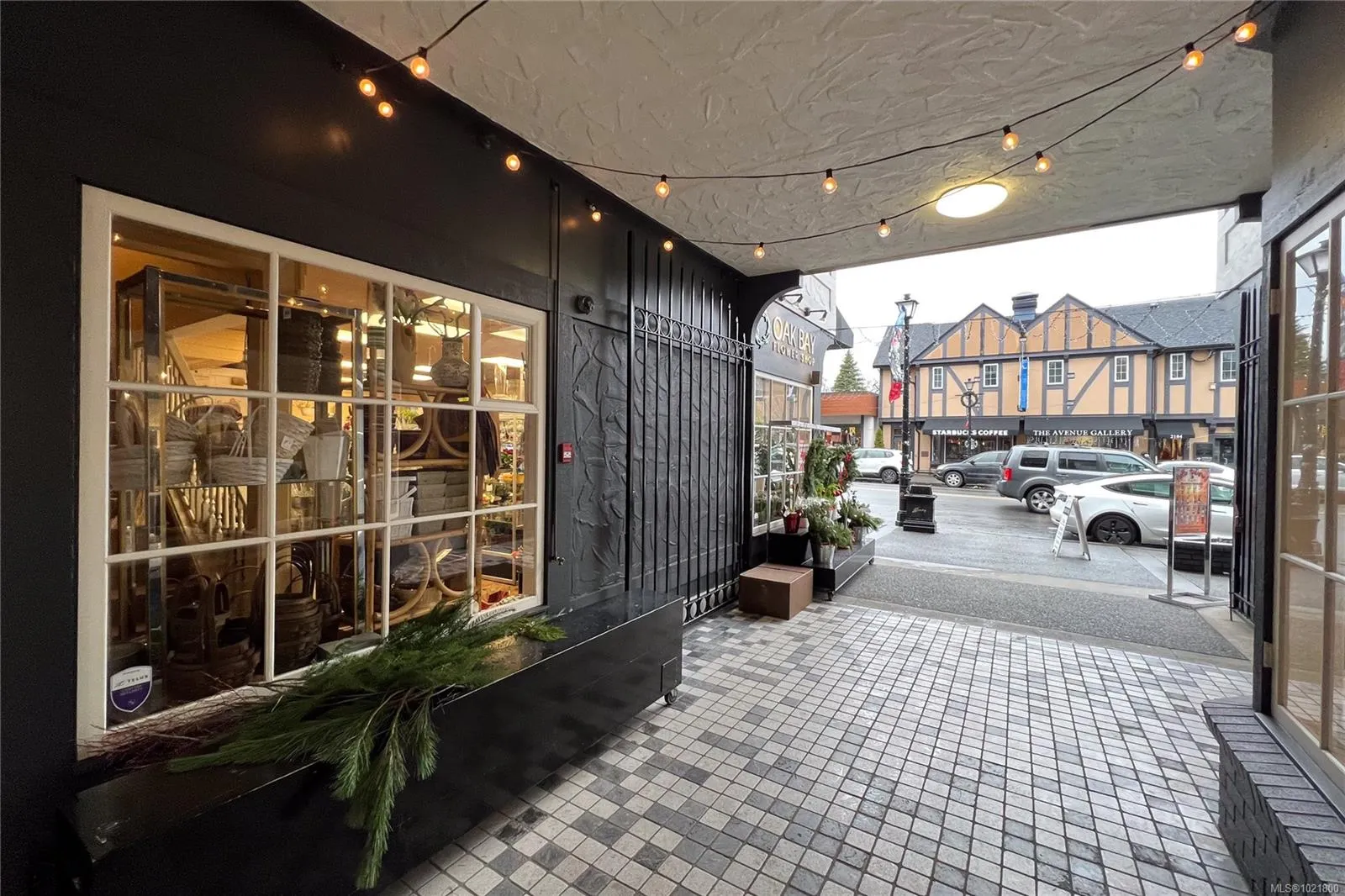2187 Oak Bay Ave