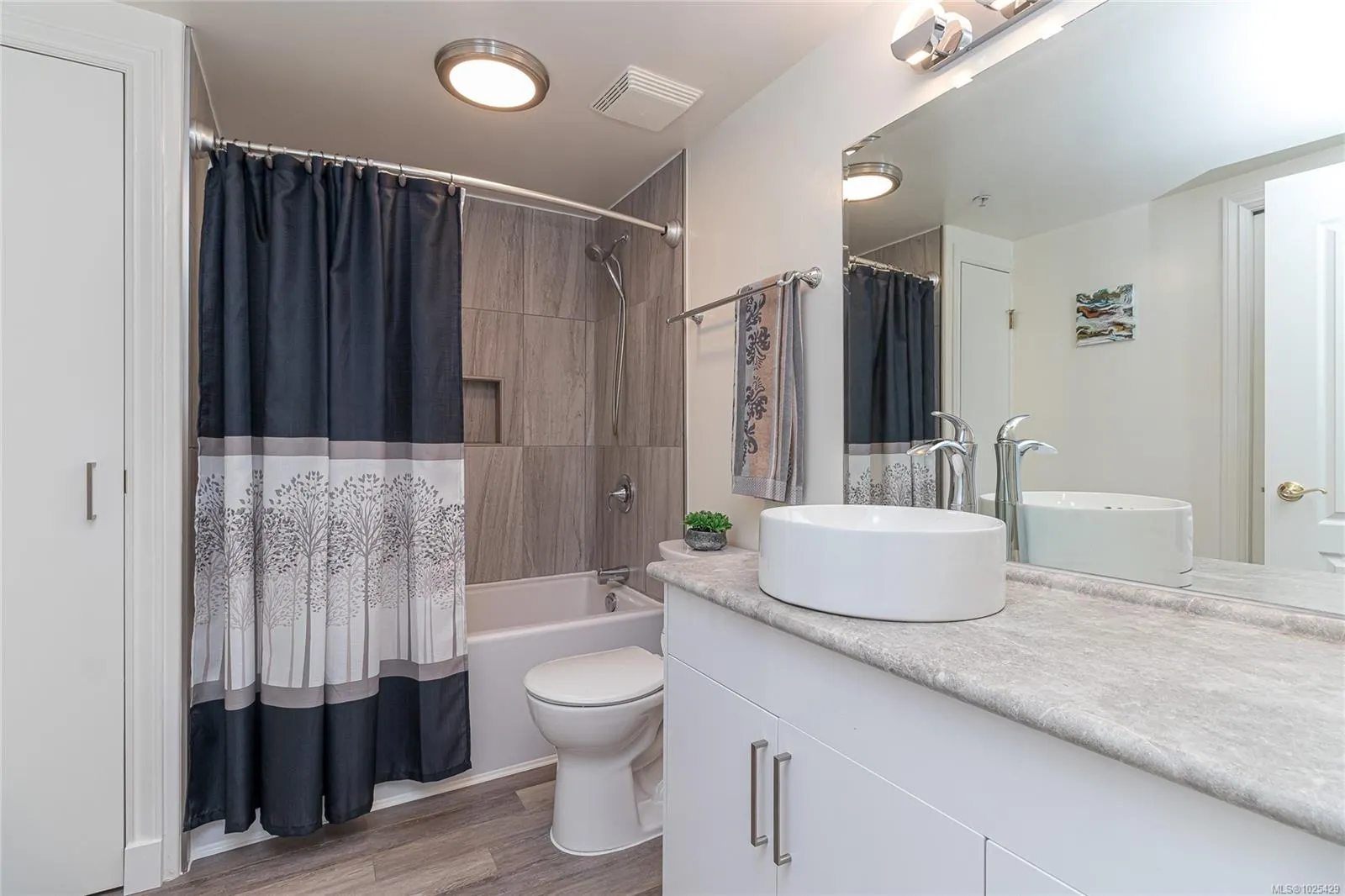 3133 Tillicum Rd