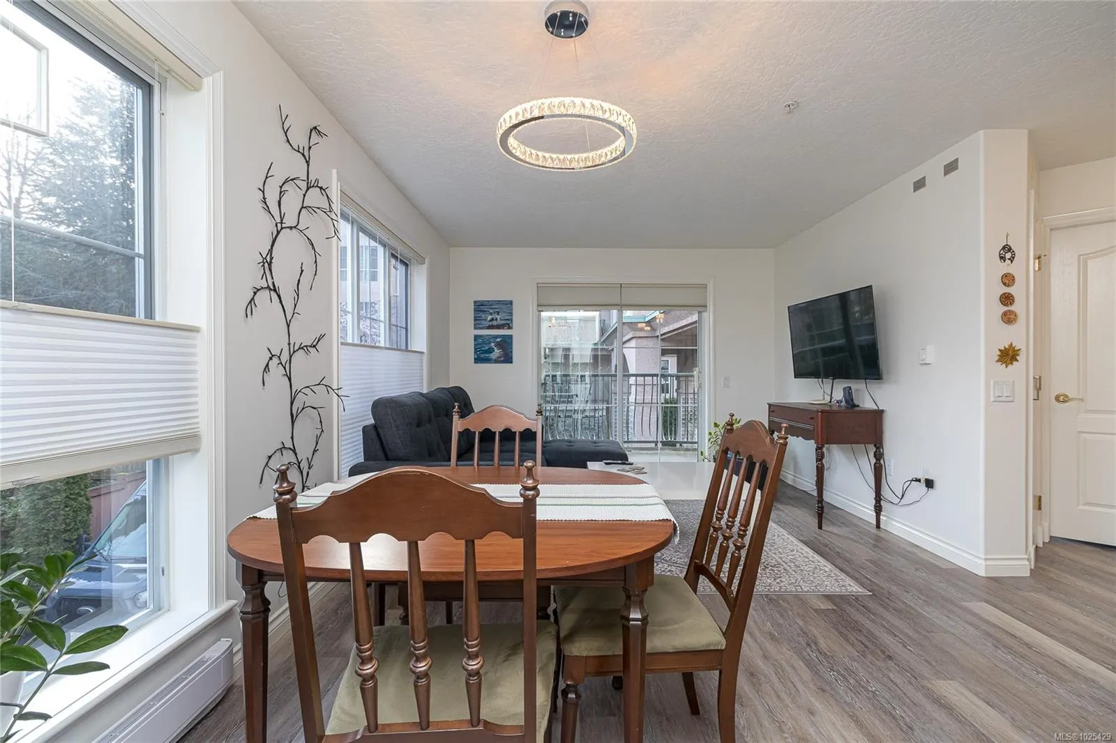 3133 Tillicum Rd