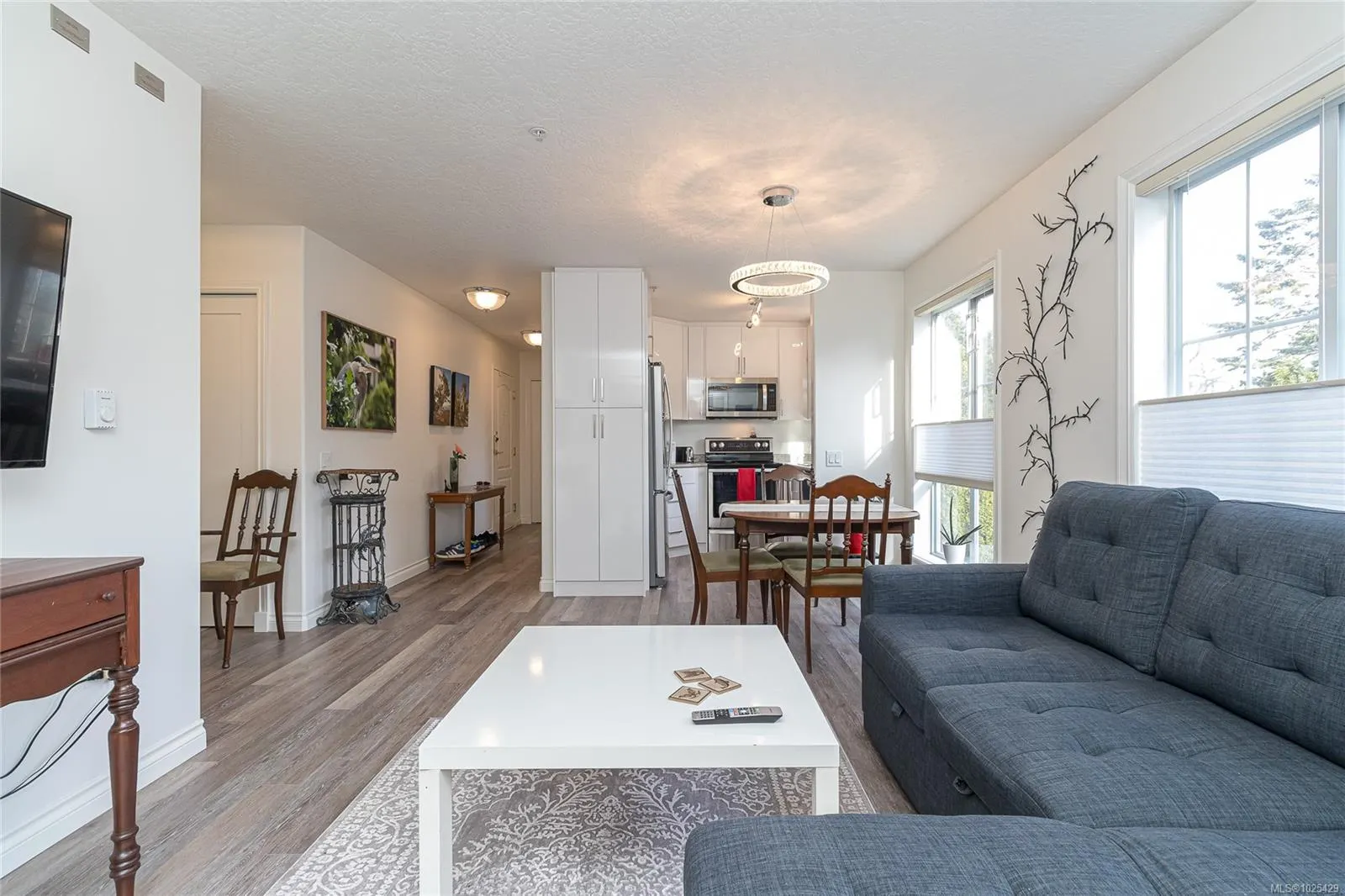 3133 Tillicum Rd