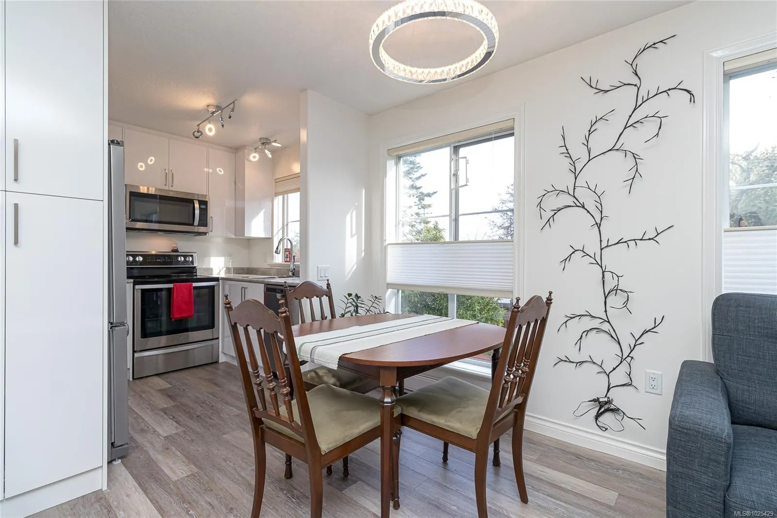 3133 Tillicum Rd