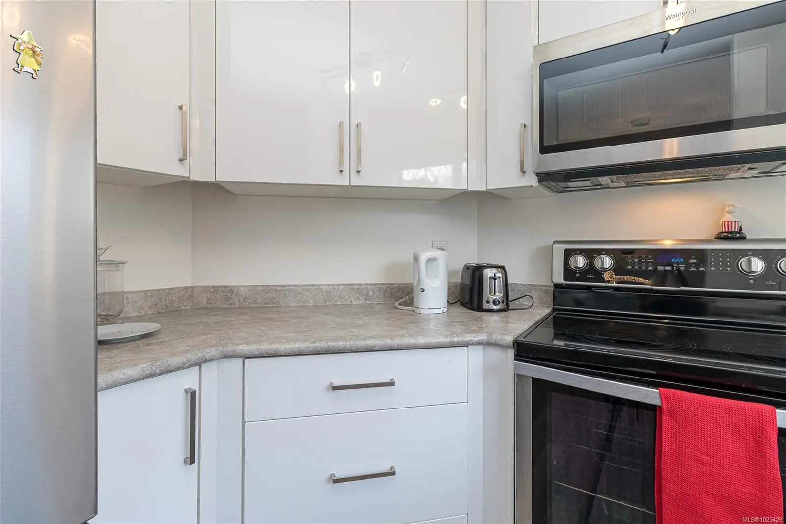 3133 Tillicum Rd