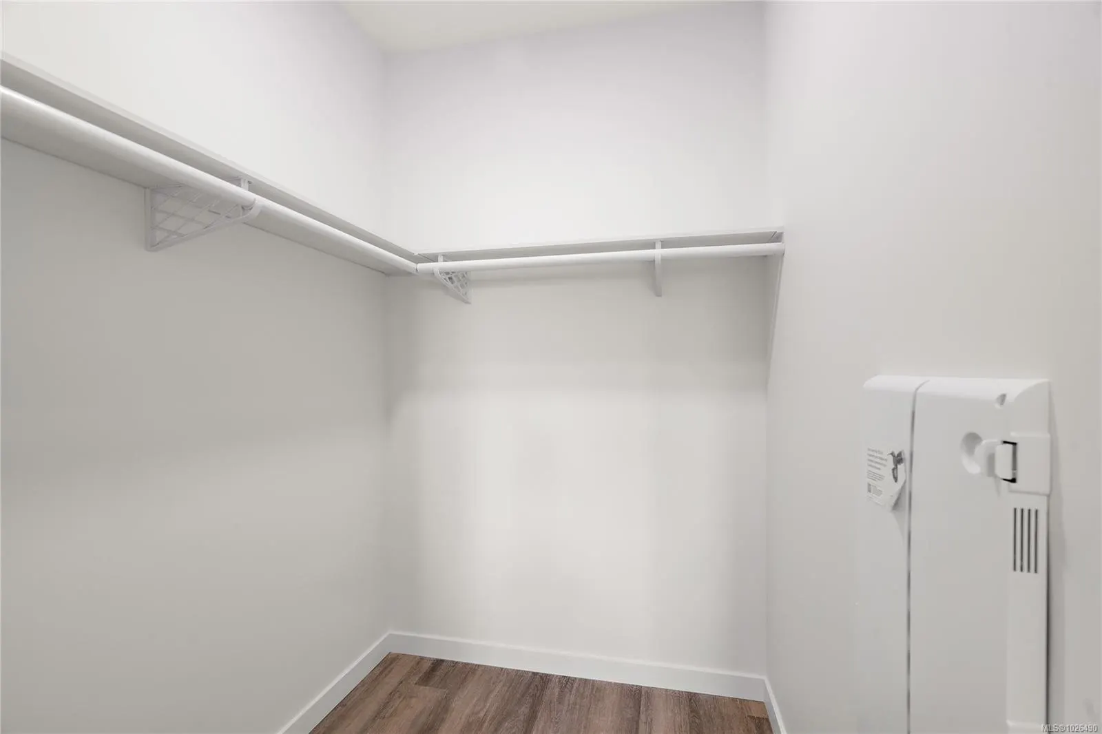 1102 Esquimalt Rd